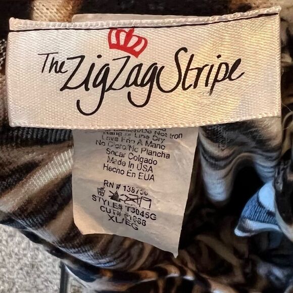 The Zig Zag Stripe Animal Print Tunic Top - Picture 7 of 7